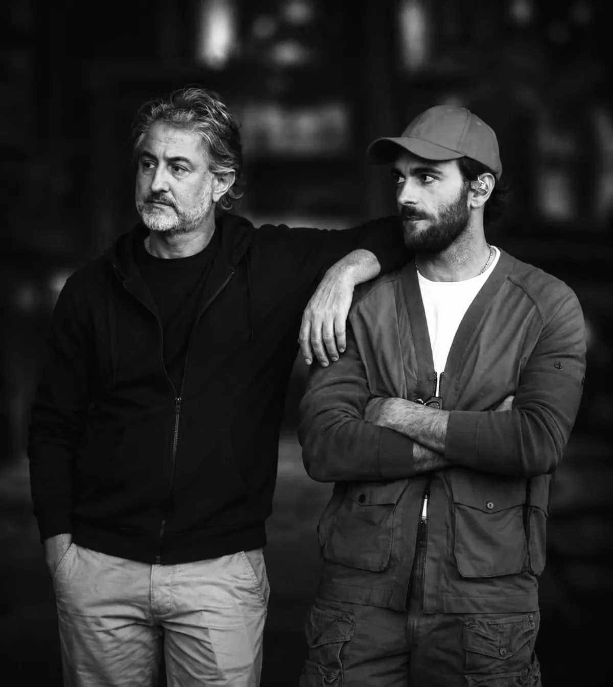 Alfonso Paoletta con un attore, in bianco e nero